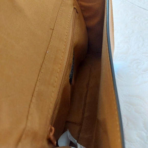 👜 Mustard Yellow Handbag with Black Metal buckle & chain detail 👜 - Picture 4 of 6